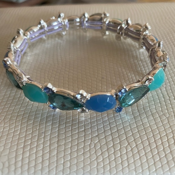 Nine West beautiful teal stoned sparkly stretch bracelet silvertone gorgeous - Picture 3 of 6